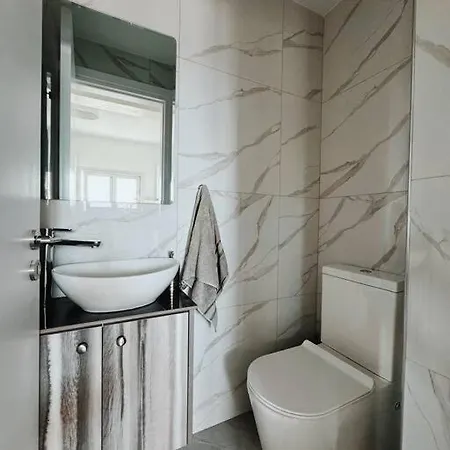 3 Bedroom Penthouse Jacuzzi Seaview Лімасол Екстер'єр фото