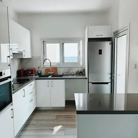 3 Bedroom Penthouse Jacuzzi Seaview Лімасол Екстер'єр фото