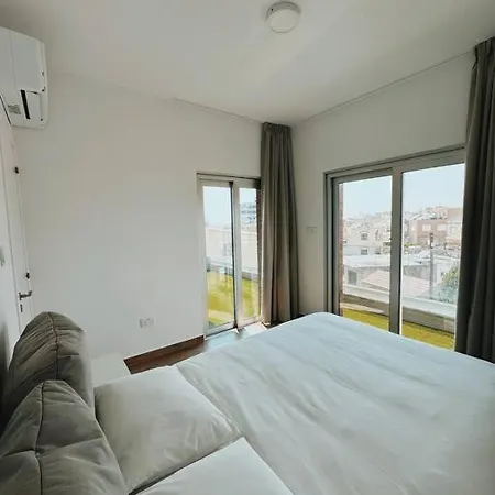 3 Bedroom Penthouse Jacuzzi Seaview Лімасол Екстер'єр фото