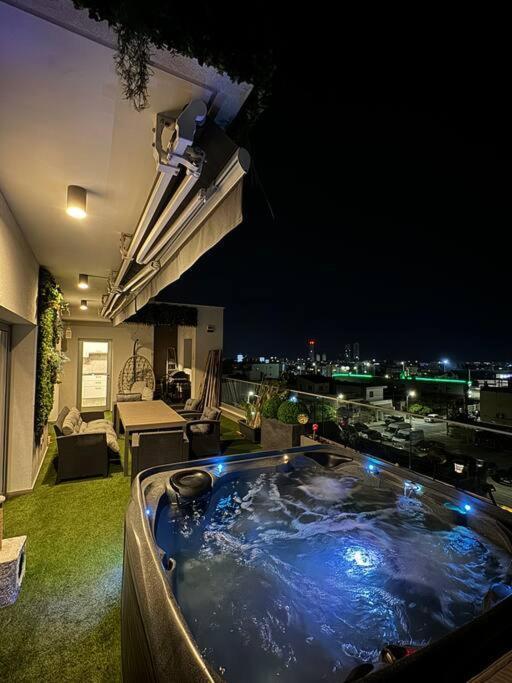 3 Bedroom Penthouse Jacuzzi Seaview Λεμεσός