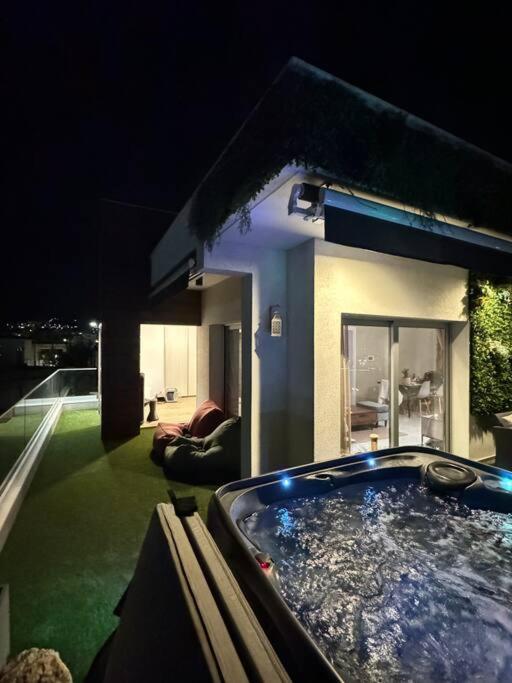 3 Bedroom Penthouse Jacuzzi Seaview *